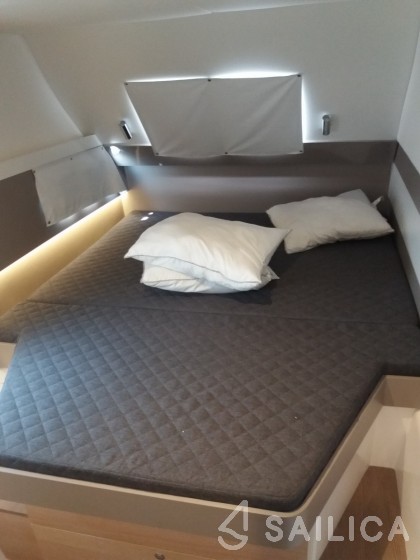 Bali 4.1 - Yacht Charter Sailica