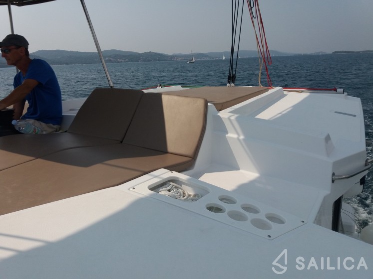 Bali 4.1 - Yacht Charter Sailica