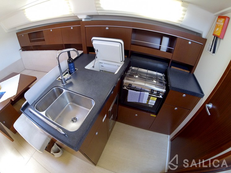 Hanse 385 - Yacht Charter Sailica