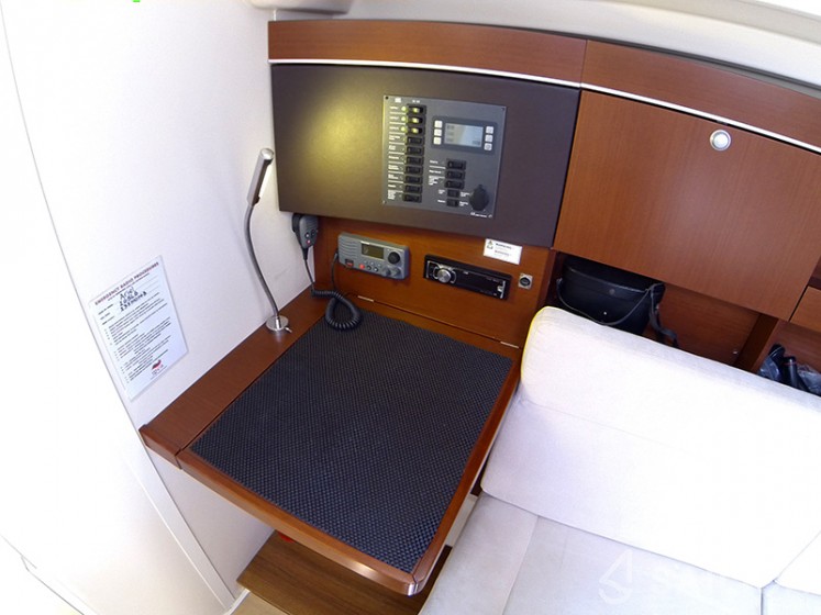 Hanse 385 - Yacht Charter Sailica