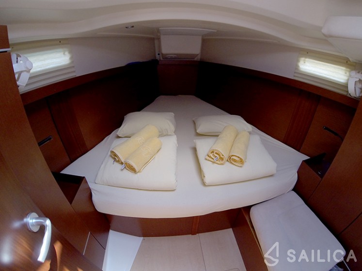Hanse 385 - Yacht Charter Sailica