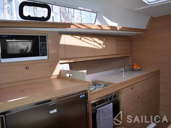Dufour 382 GL - Yacht Charter Sailica