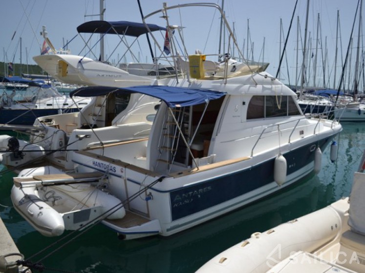 Antares 10.80 - Yacht Charter Sailica
