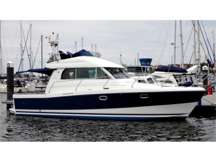Antares 10.80 - Yacht Charter Sailica