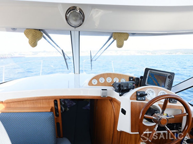 Quicksilver 750 - Yacht Charter Sailica