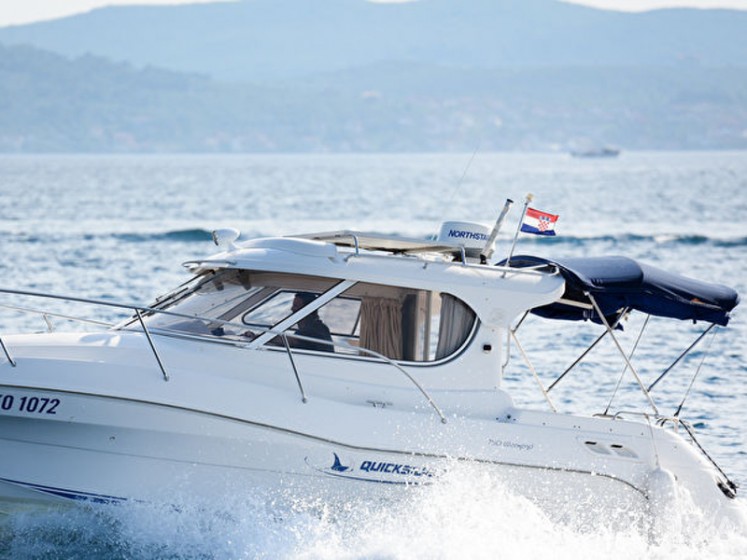 Quicksilver 750 - Yacht Charter Sailica