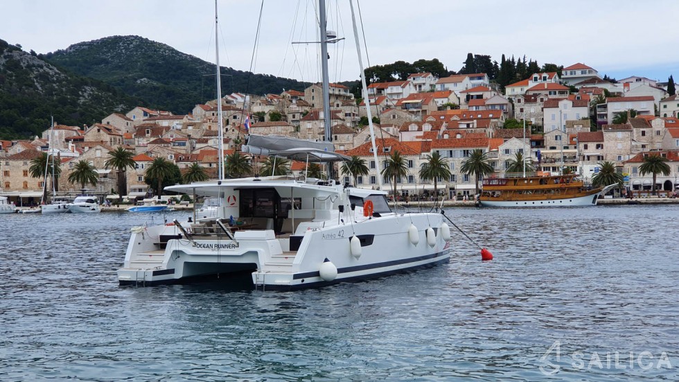 Astréa 42 - Yacht Charter Sailica