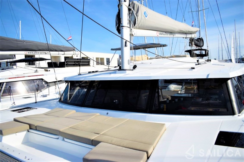 Astréa 42 - Yacht Charter Sailica