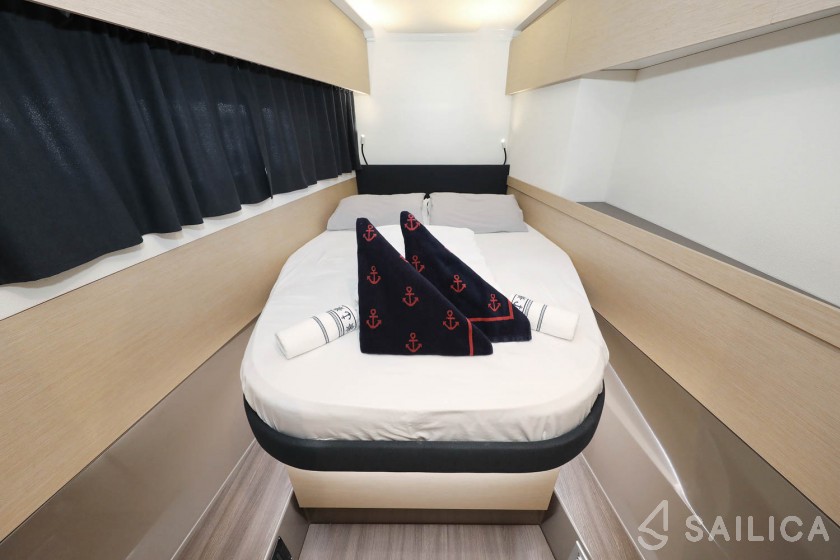 Astréa 42 - Yacht Charter Sailica