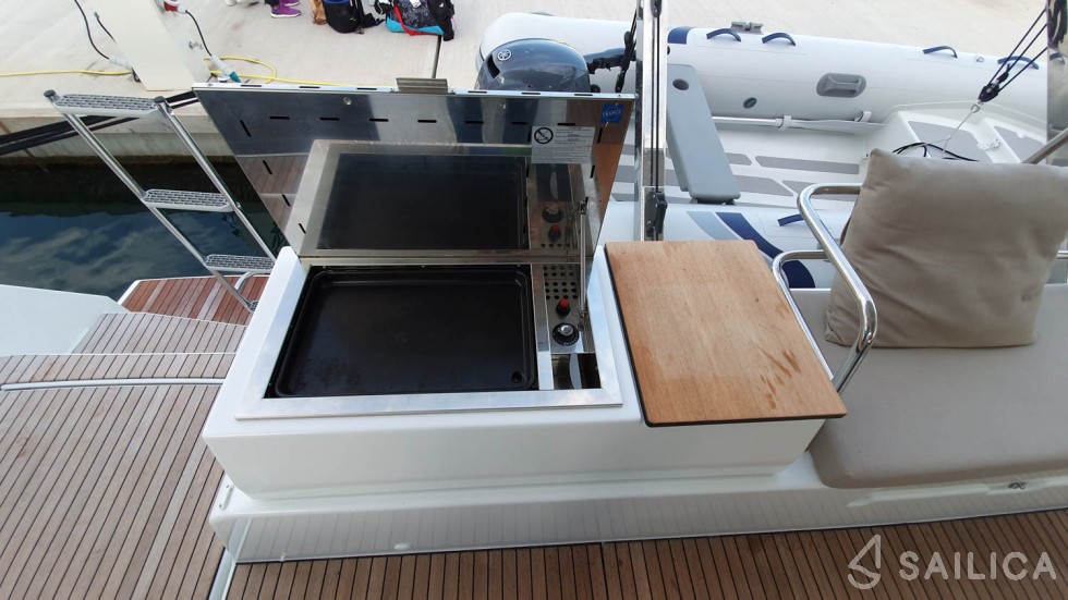 Astréa 42 - Yacht Charter Sailica