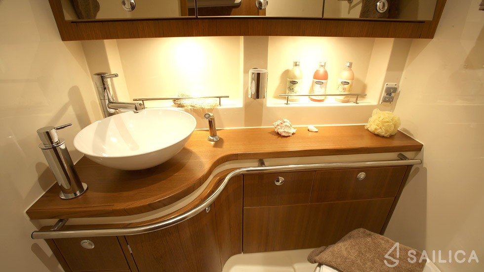 Elan 514 Impression - Yacht Charter Sailica