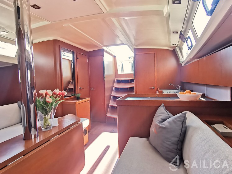 Oceanis 41.1 - Yacht Charter Sailica