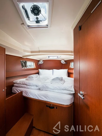 Oceanis 41.1 - Yacht Charter Sailica