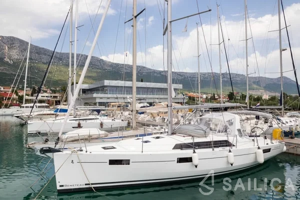 Oceanis 41.1 - Yacht Charter Sailica