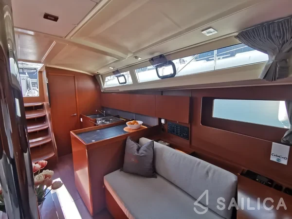 Oceanis 41.1 - Yacht Charter Sailica
