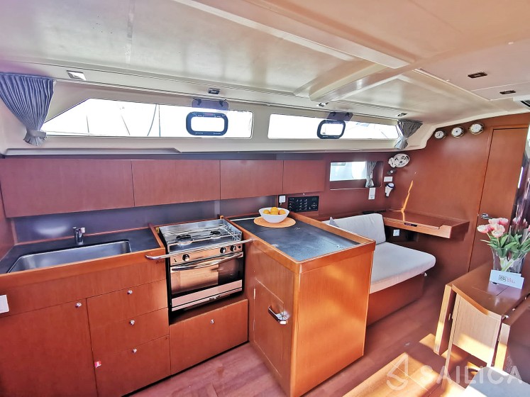 Oceanis 41.1 - Yacht Charter Sailica