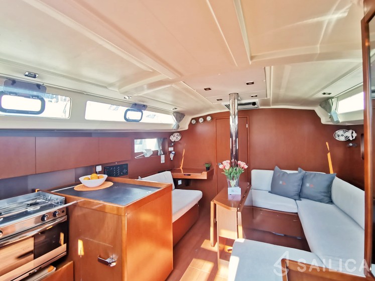 Oceanis 41.1 - Yacht Charter Sailica