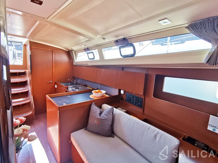 Oceanis 41.1 - Yacht Charter Sailica