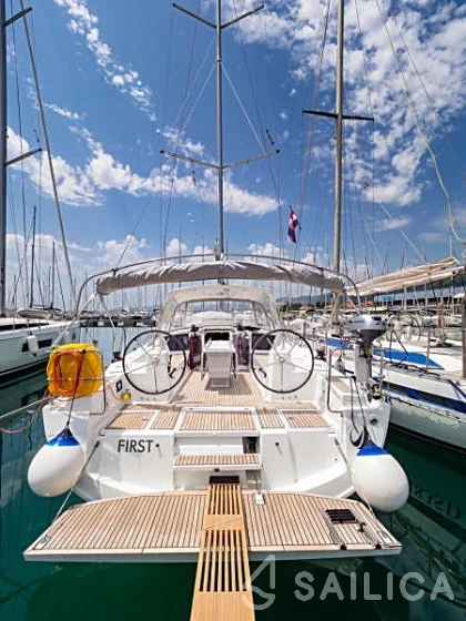 Oceanis 41.1 - Yacht Charter Sailica