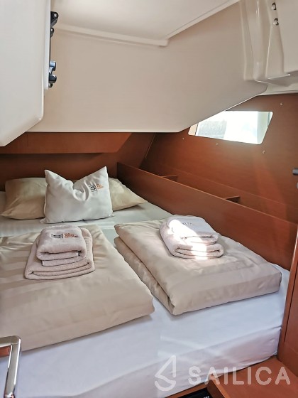 Oceanis 41.1 - Yacht Charter Sailica