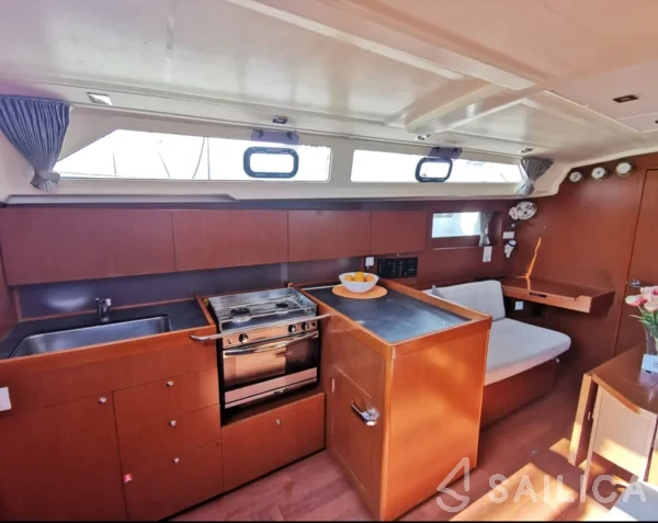 Oceanis 41.1 - Yacht Charter Sailica
