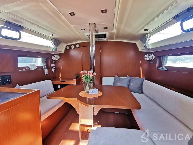 Oceanis 41.1 - Yacht Charter Sailica