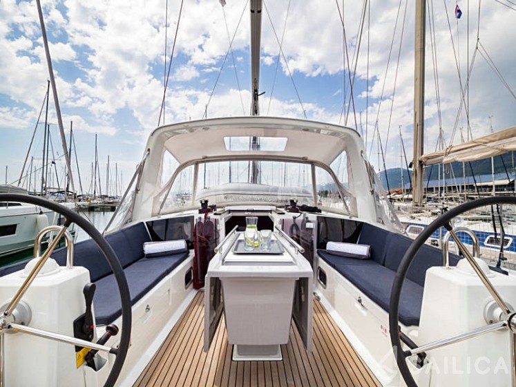 Oceanis 41.1 - Yacht Charter Sailica