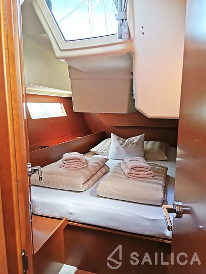Oceanis 41.1 - Yacht Charter Sailica