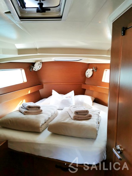 Oceanis 41.1 - Yacht Charter Sailica