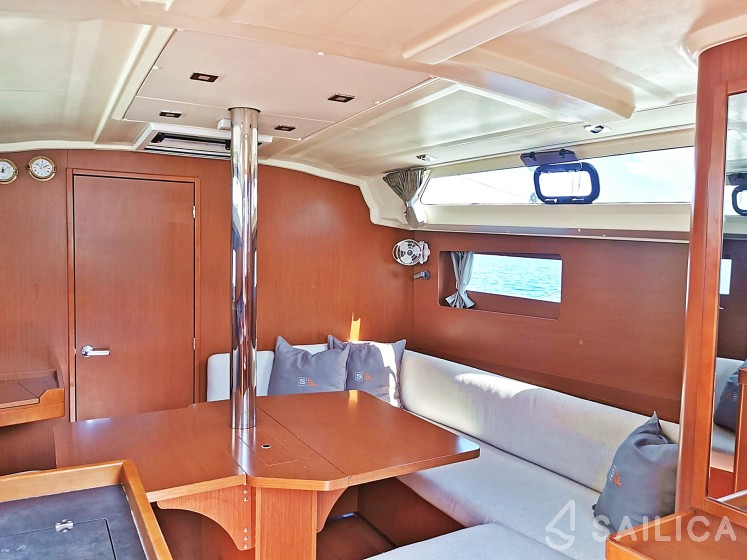 Oceanis 41.1 - Yacht Charter Sailica