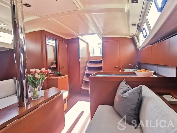 Oceanis 41.1 - Yacht Charter Sailica