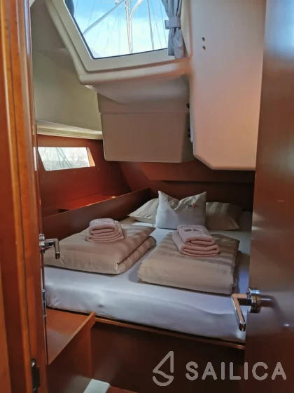 Oceanis 41.1 - Yacht Charter Sailica