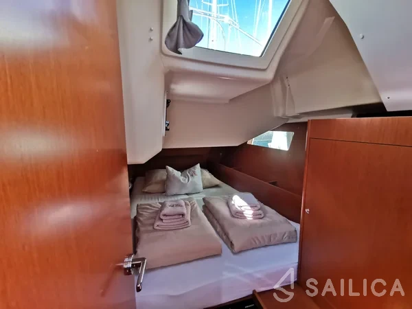 Oceanis 41.1 - Yacht Charter Sailica
