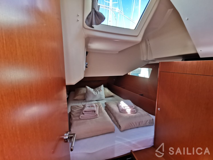Oceanis 41.1 - Yacht Charter Sailica