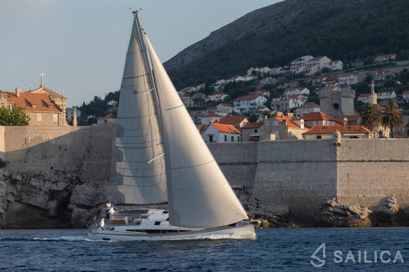 Jeanneau 54 - Yacht Charter Sailica