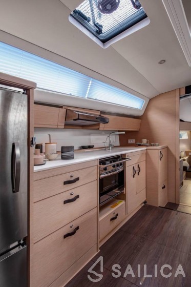 Jeanneau 54 - Yacht Charter Sailica