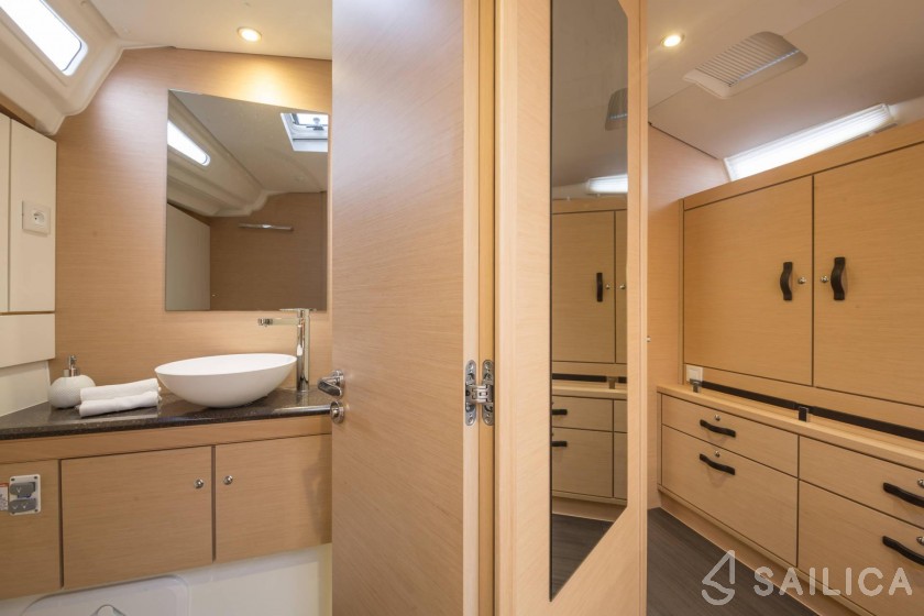 Jeanneau 54 - Yacht Charter Sailica