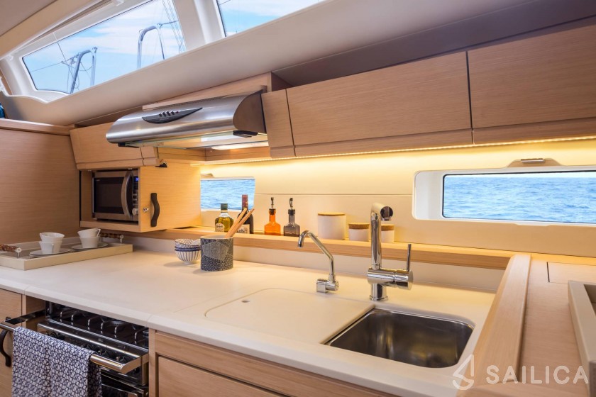 Jeanneau 54 - Yacht Charter Sailica