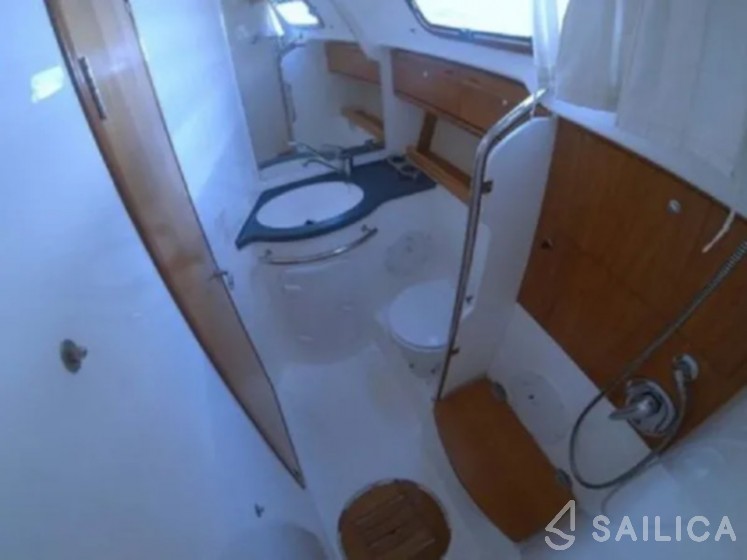 Bavaria 42 Cruiser - Yacht Charter Sailica