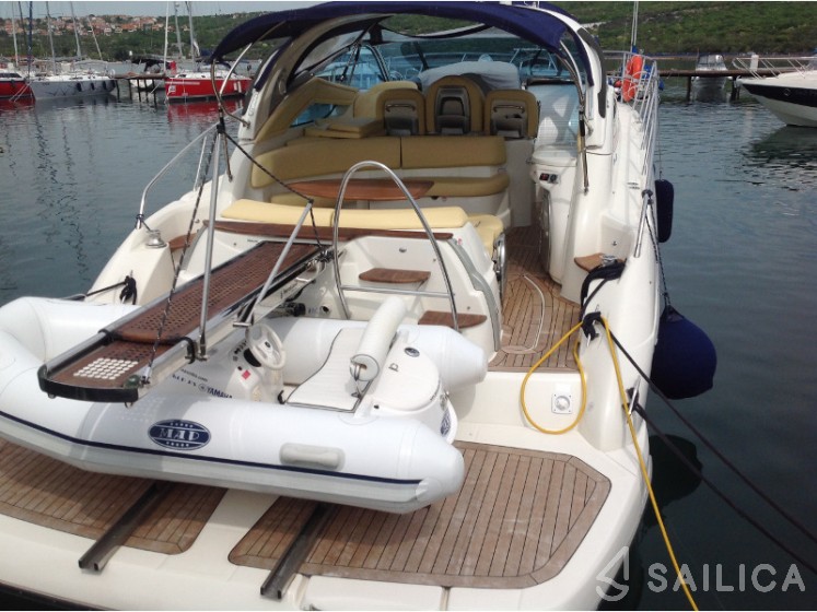 Cranchi 43 Sport Top - Yacht Charter Sailica