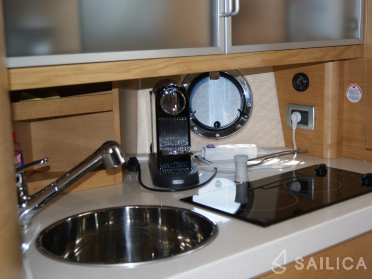 Cranchi 43 Sport Top - Yacht Charter Sailica