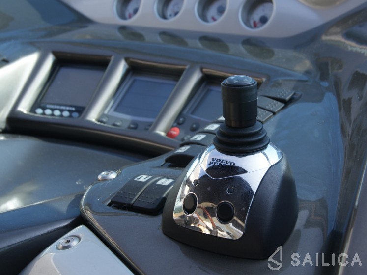 Cranchi 43 Sport Top - Yacht Charter Sailica