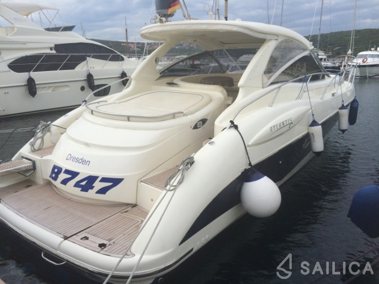 Atlantis 47 - Yacht Charter Sailica