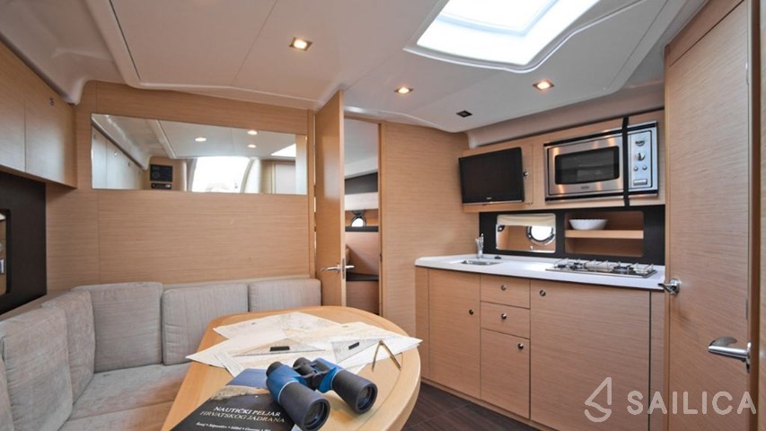 Monte Carlo 37 Hard Top - Yacht Charter Sailica