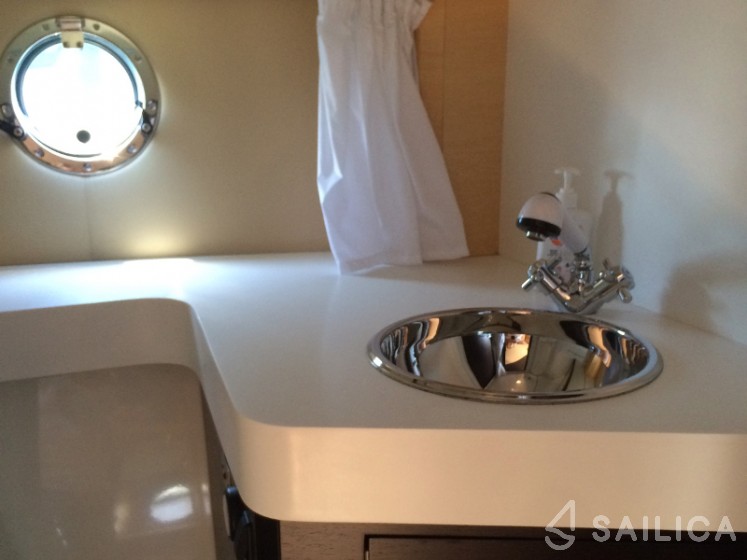 Cranchi Zaffiro 36 - Yacht Charter Sailica