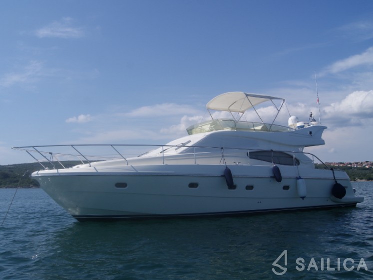 Ferretti 460 - Yacht Charter Sailica