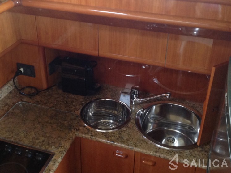 Ferretti 460 - Yacht Charter Sailica