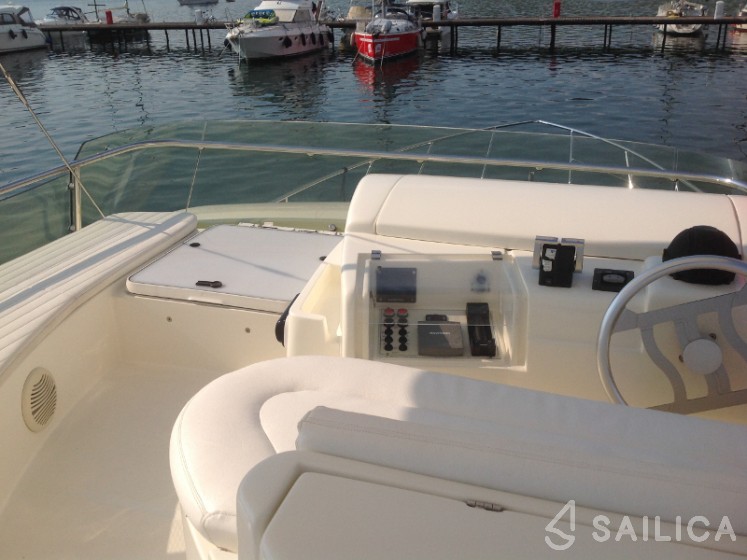 Ferretti 460 - Yacht Charter Sailica