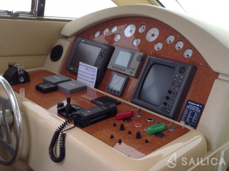 Ferretti 460 - Yacht Charter Sailica