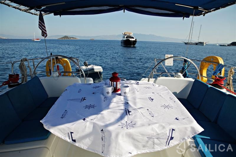 Cyclades 43.4 - Yacht Charter Sailica